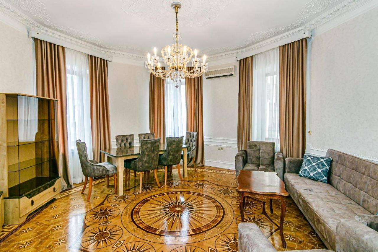 Azercell In The Fountain Apartment Baku