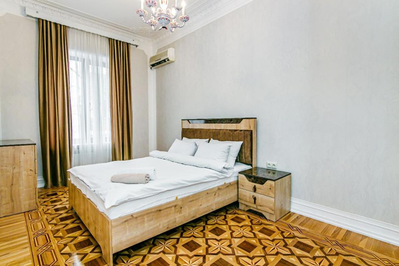 Azercell In The Fountain Apartment Baku